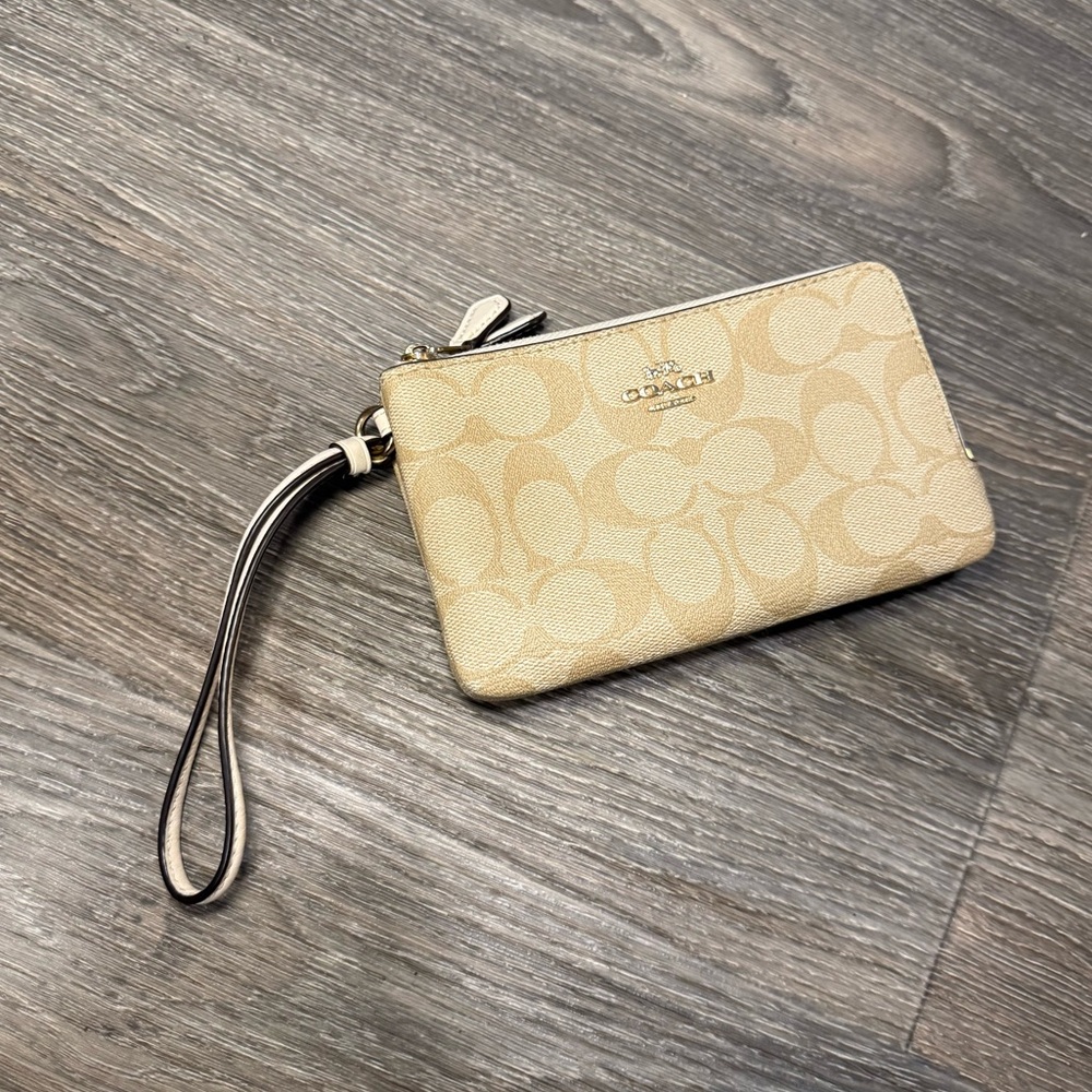 |SOLD| coach double corner zip wristlet wallet - Picture 1 of 4